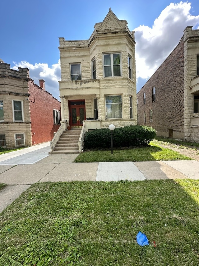 view of front of property with a front lawn