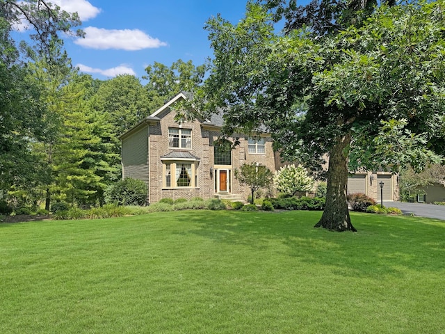 view of front of home featuring a front yard and a garage