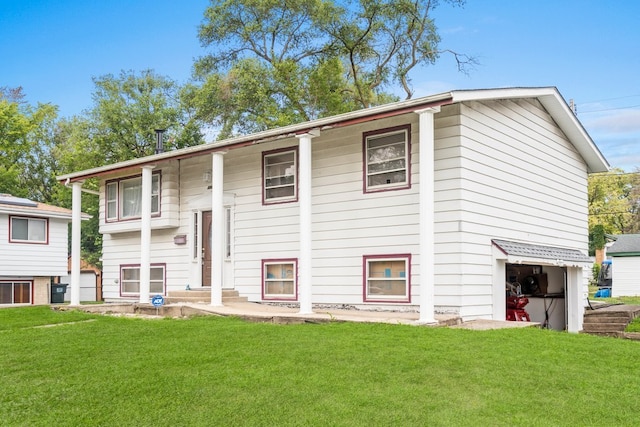 view of front facade with a front lawn