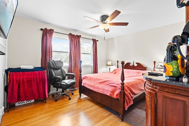 bedroom featuring light hardwood / wood-style floors and ceiling fan