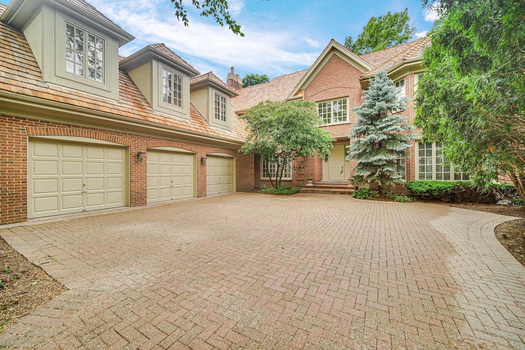 view of front of property featuring a garage