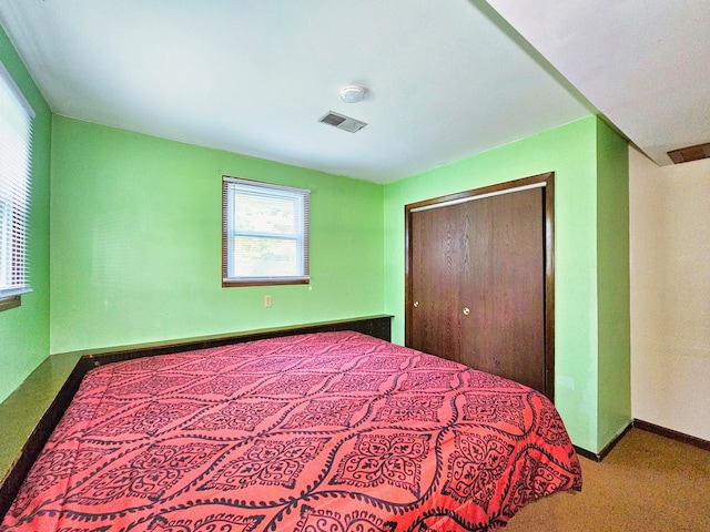 bedroom with carpet flooring and a closet