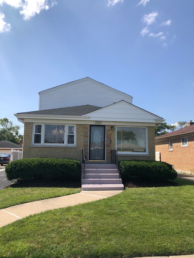 view of front of home with a front lawn