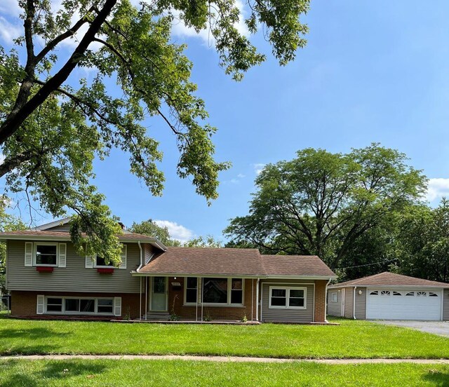 tri-level home featuring a front yard