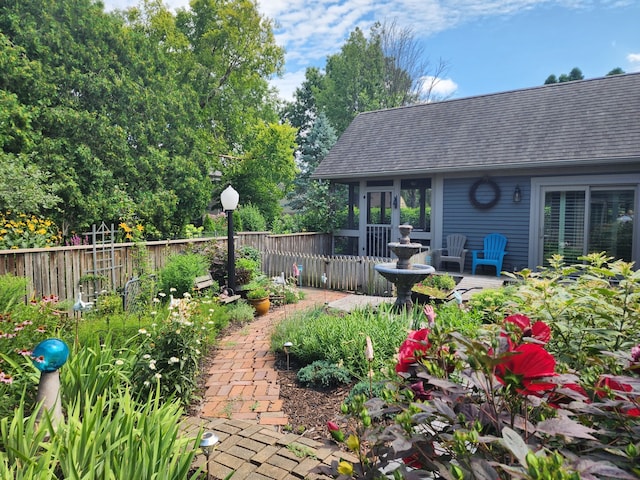 view of yard featuring a patio area