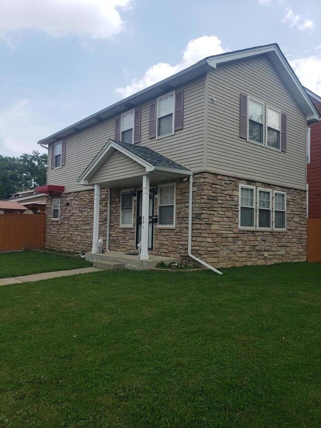 view of front of house featuring a front yard