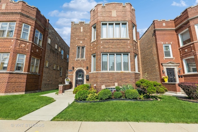 view of front of house with a front lawn