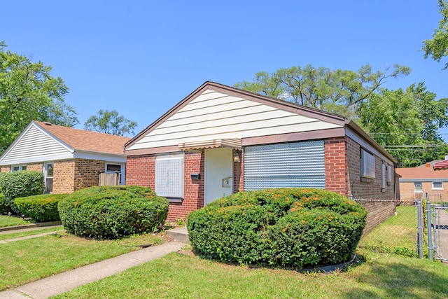 view of front of house with a front yard