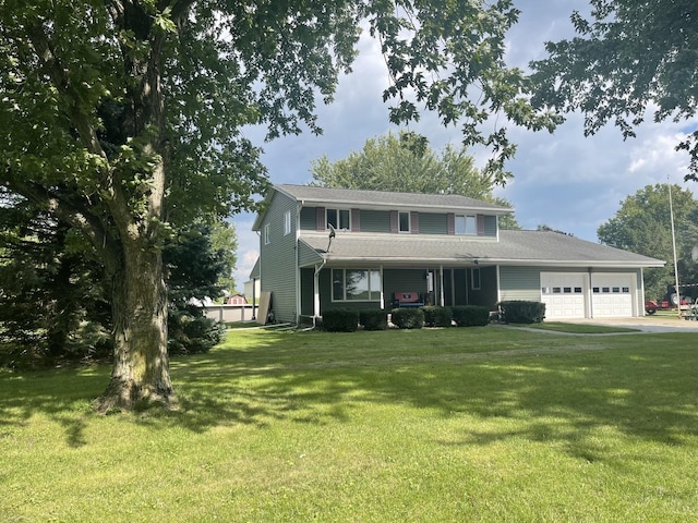 view of front of house featuring a front lawn and a garage