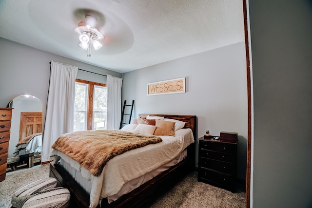 bedroom featuring carpet flooring, a textured ceiling, and ceiling fan