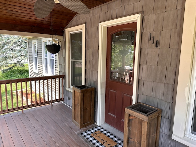 property entrance with ceiling fan