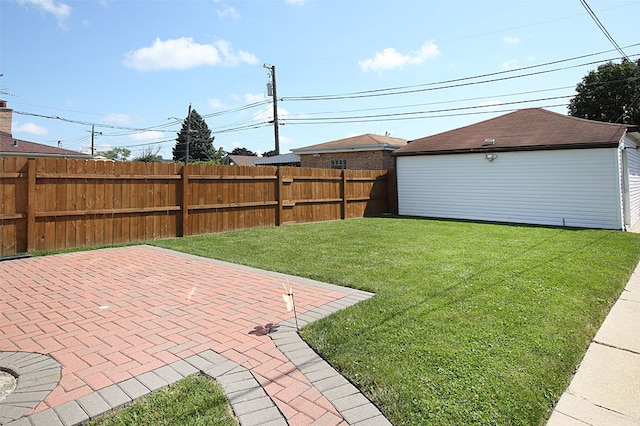 view of yard featuring a patio area