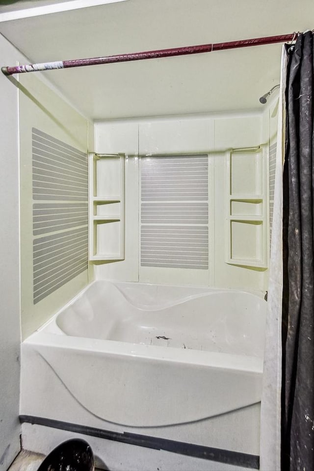 bathroom with shower / bath combo with shower curtain