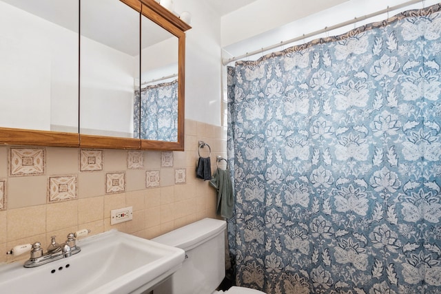 bathroom with tile walls, sink, tasteful backsplash, toilet, and a shower with shower curtain