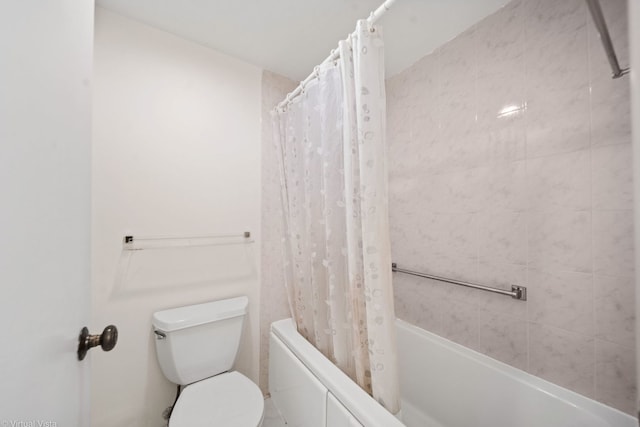 bathroom with shower / tub combo with curtain and toilet