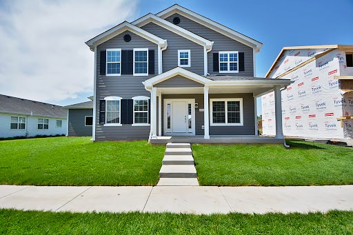 view of front of property with a front yard and covered porch