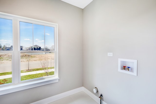 clothes washing area with washer hookup