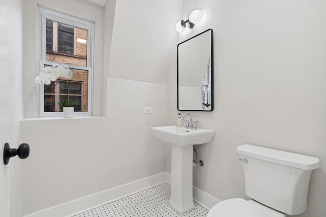 1407 N Hoyne Ave, Chicago, IL 60622 - bathroom with baseboards and tile patterned floors
