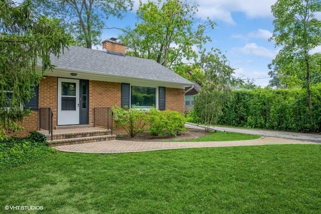 view of front of house featuring a front yard