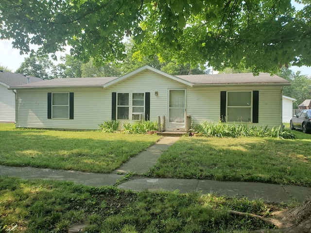 single story home featuring a front lawn