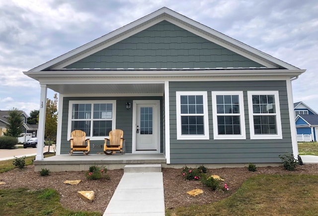 view of front of property featuring a porch