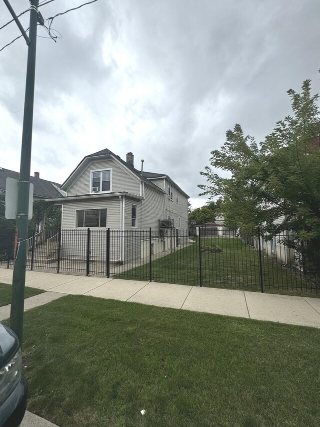 view of front of house with a front yard