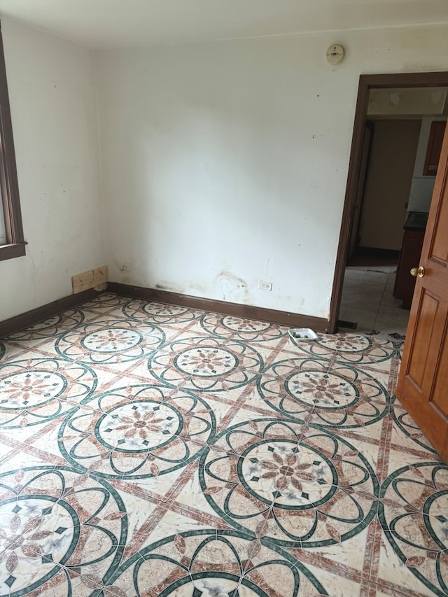 unfurnished room with light tile patterned floors