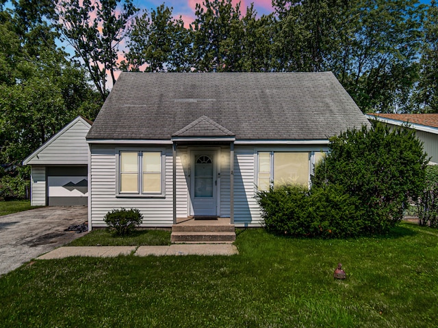 view of front of property featuring a garage and a yard