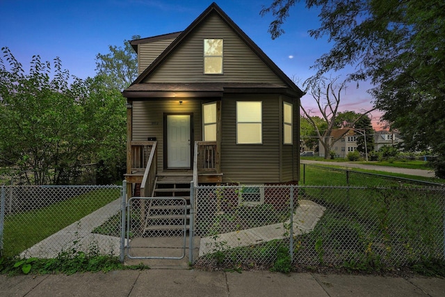 view of front facade with a lawn