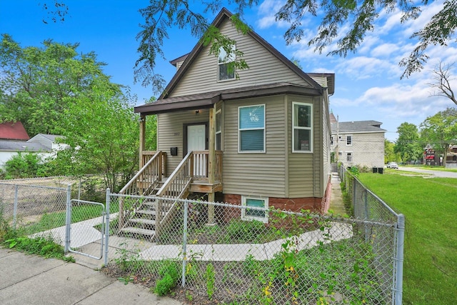 view of front of home featuring a front lawn