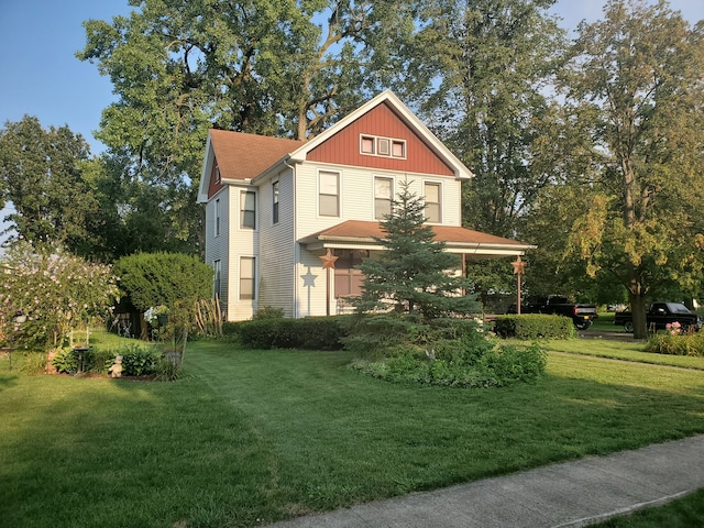 view of front of house featuring a front lawn