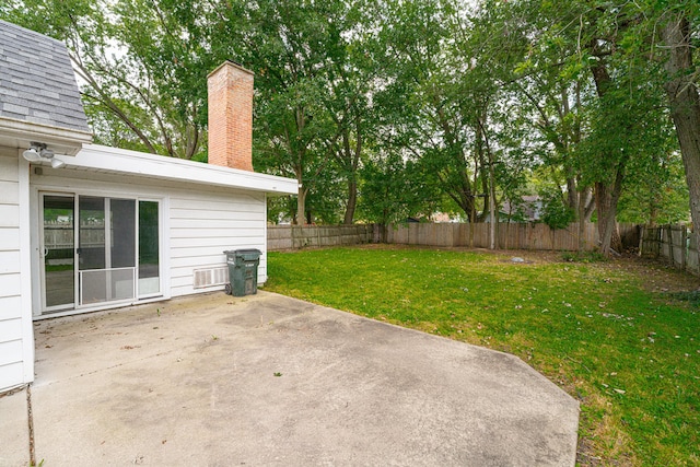 view of yard featuring a patio area