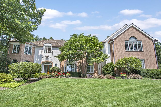 view of front facade with a front lawn