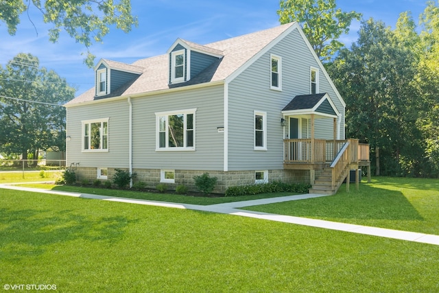 view of front of house featuring a front lawn