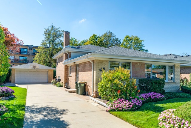 view of front of home featuring a garage and a front yard