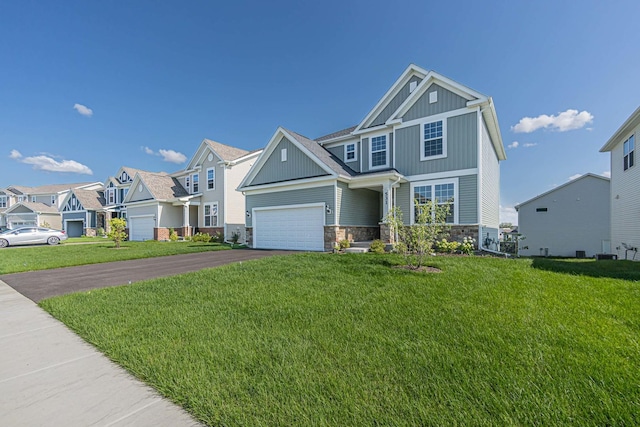 craftsman inspired home featuring a front lawn