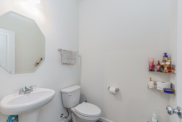 bathroom featuring sink and toilet