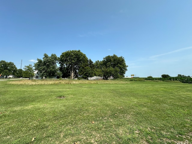 view of yard featuring a rural view