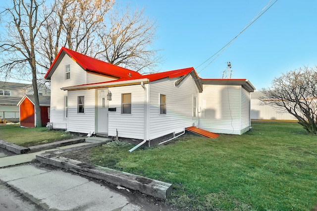 view of front of property with a storage shed and a front yard