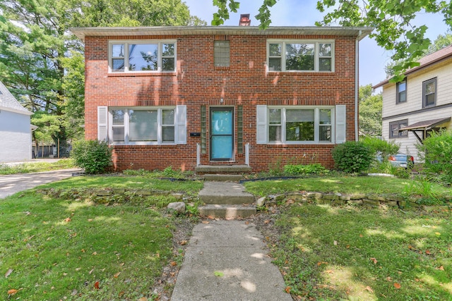 view of front facade featuring a front lawn