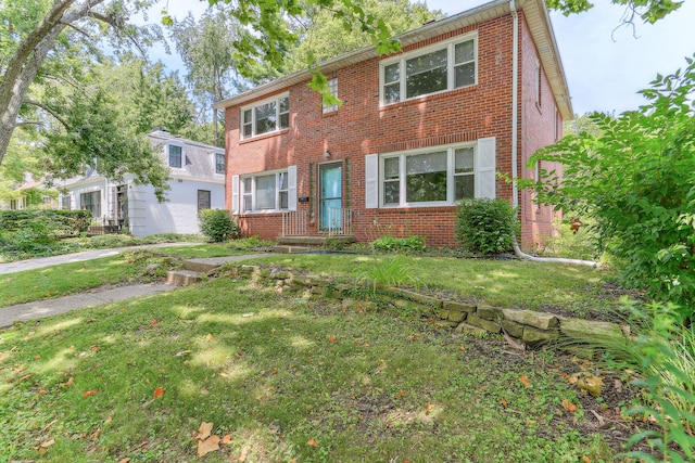 view of front of house featuring a front lawn