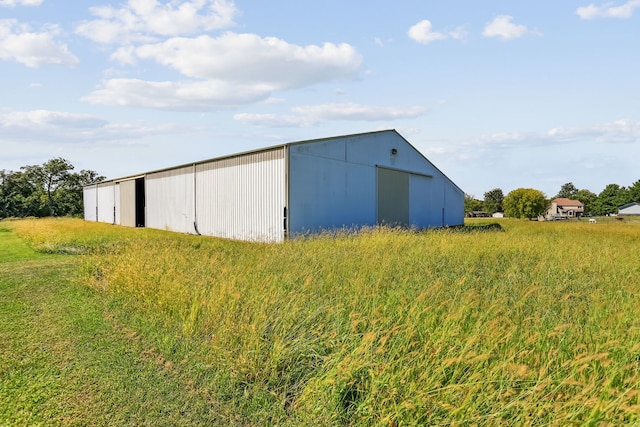 view of outdoor structure featuring a yard