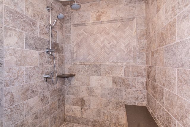 bathroom featuring tiled shower