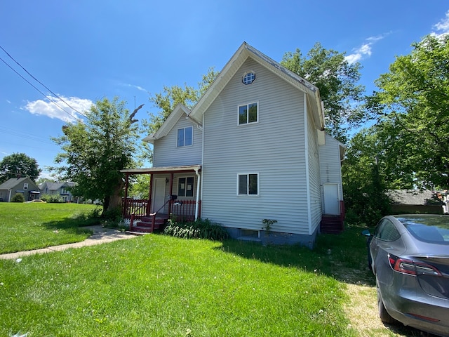 view of front of property with a front yard