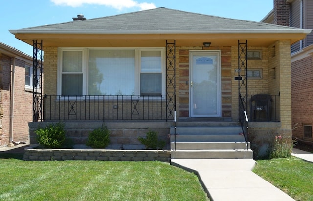 view of front of house with a front yard