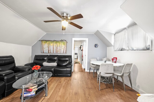 living room featuring lofted ceiling, light hardwood / wood-style floors, and ceiling fan