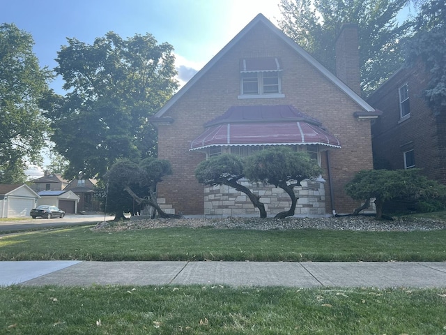 view of front of property featuring a garage and a front lawn