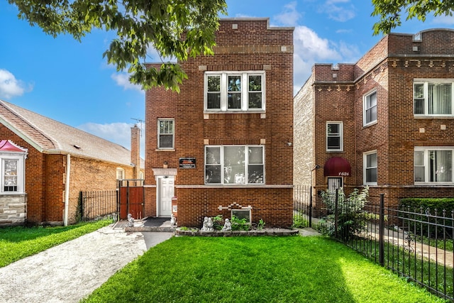 view of front facade featuring a front yard