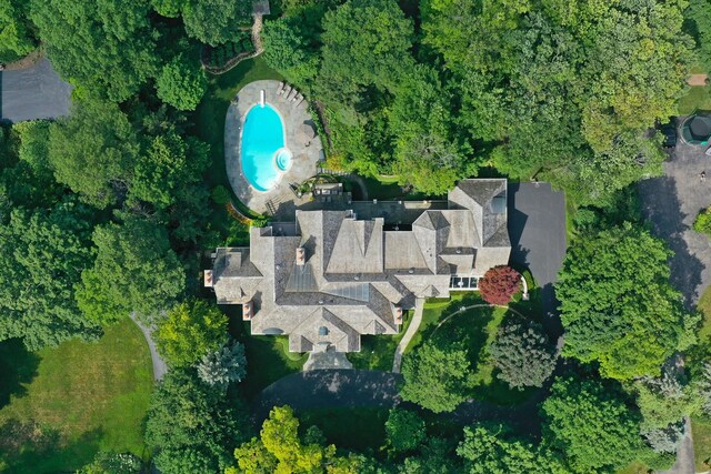546 Lakeland Dr, Lake Bluff, IL 60044 - view of property location featuring a pool