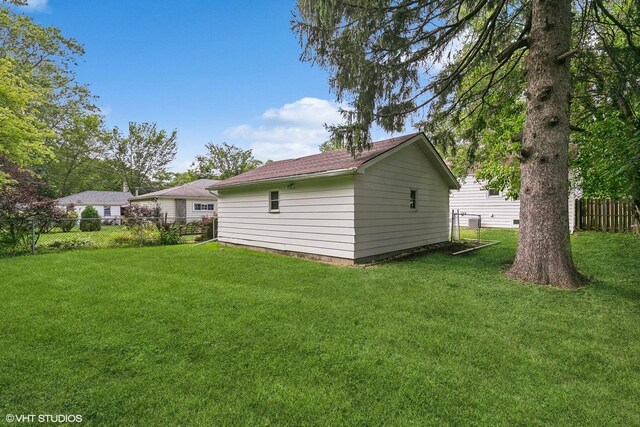 back of house featuring a lawn